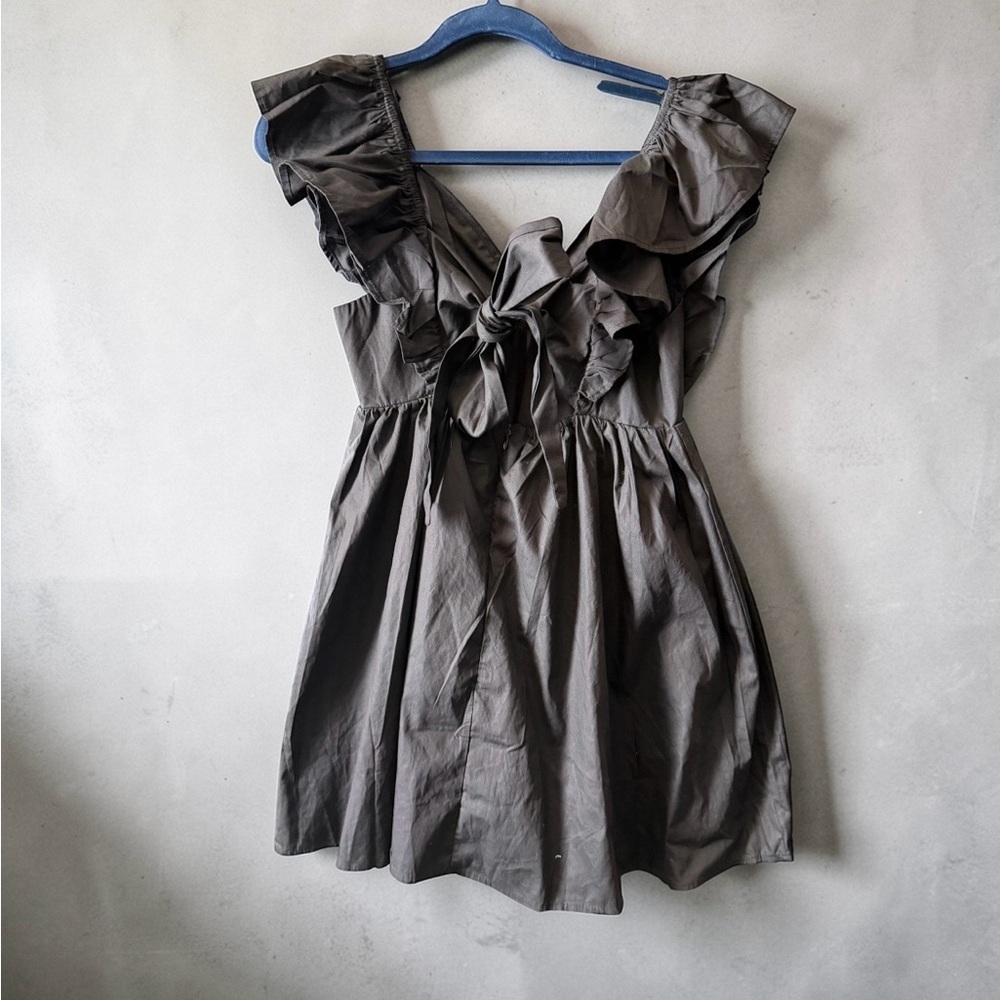 Elegant Black Ruffle Dress - Picture 4 of 7